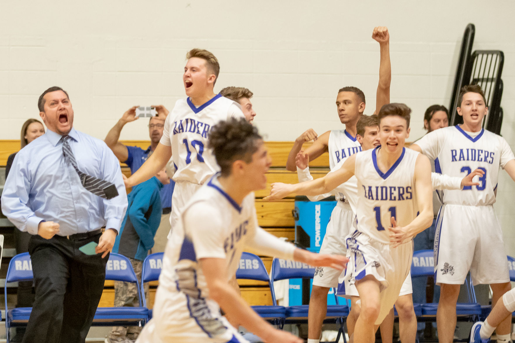 Stevens 52, Central 51